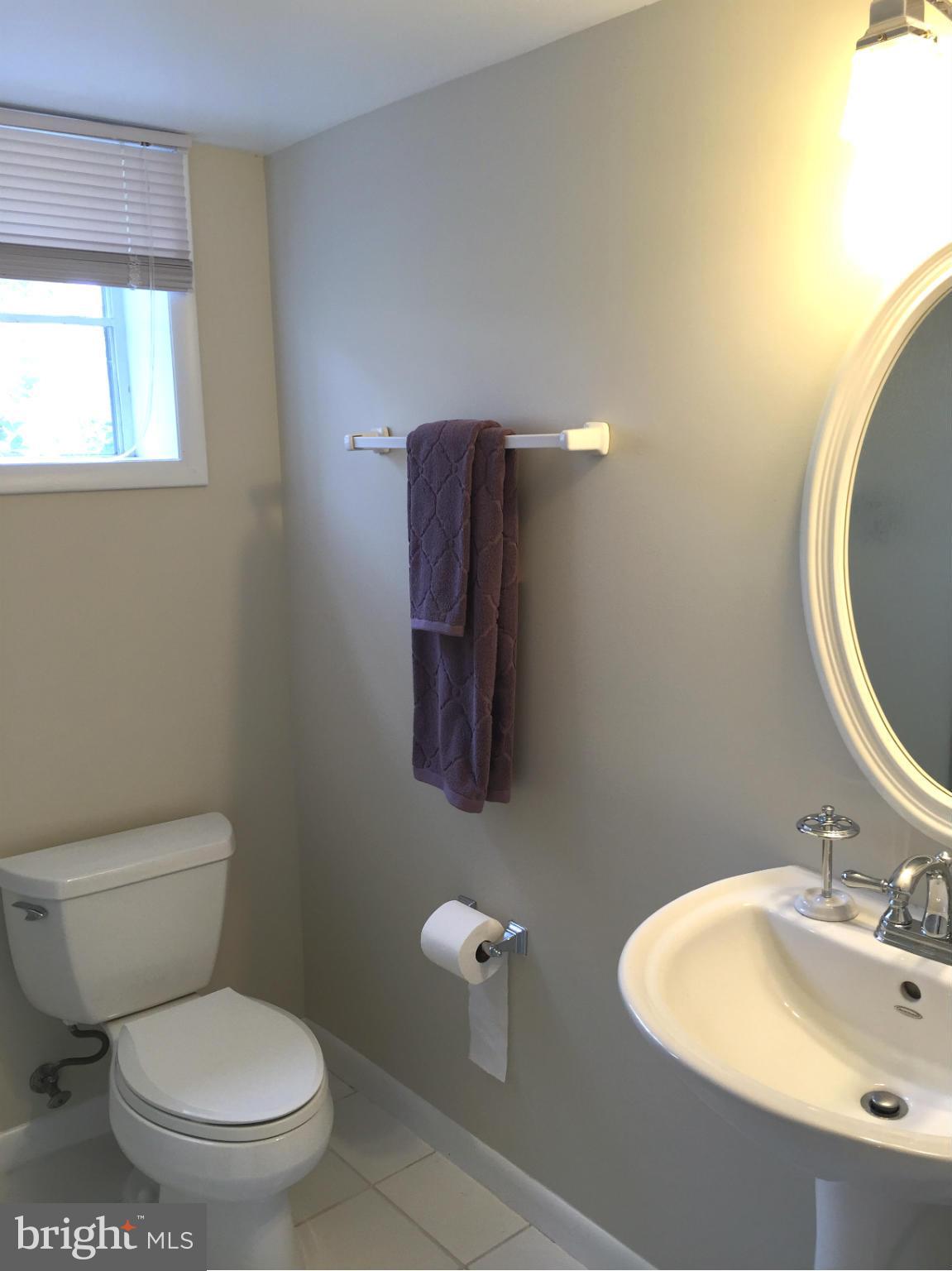 BROYHILLS MCLEAN ESTATES - Residential Lease