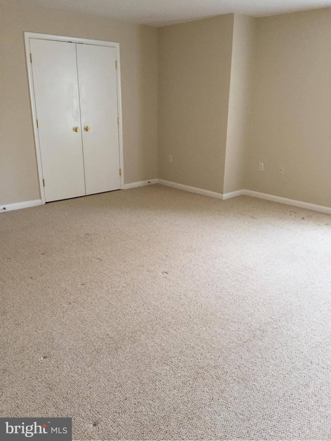 BROYHILLS MCLEAN ESTATES - Residential Lease