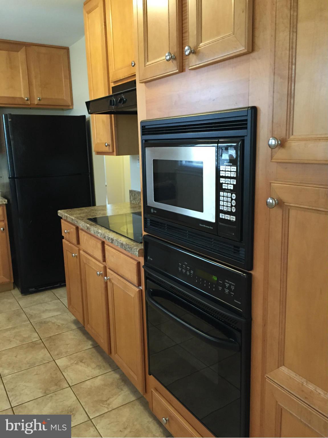 BROYHILLS MCLEAN ESTATES - Residential Lease