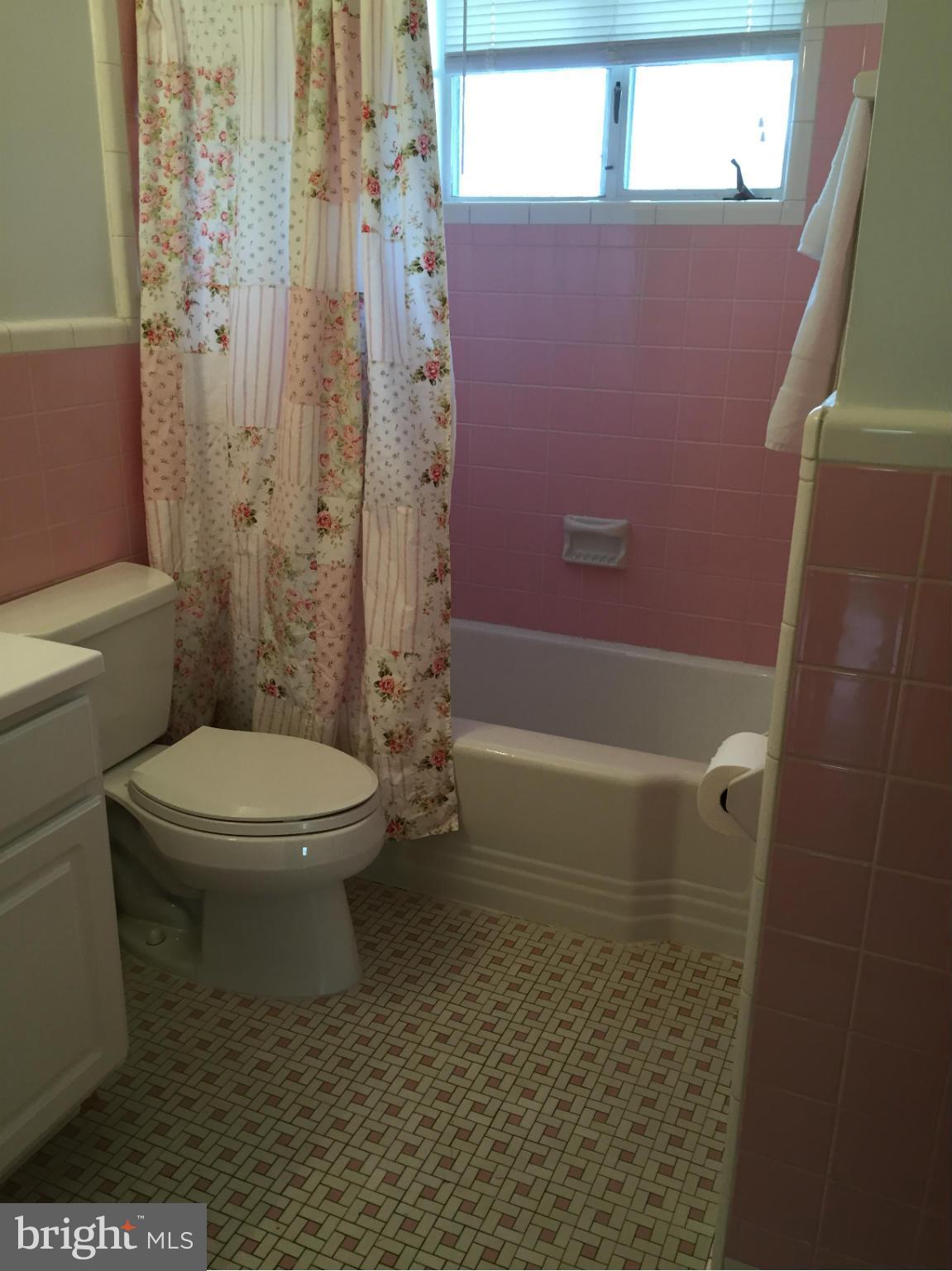 BROYHILLS MCLEAN ESTATES - Residential Lease