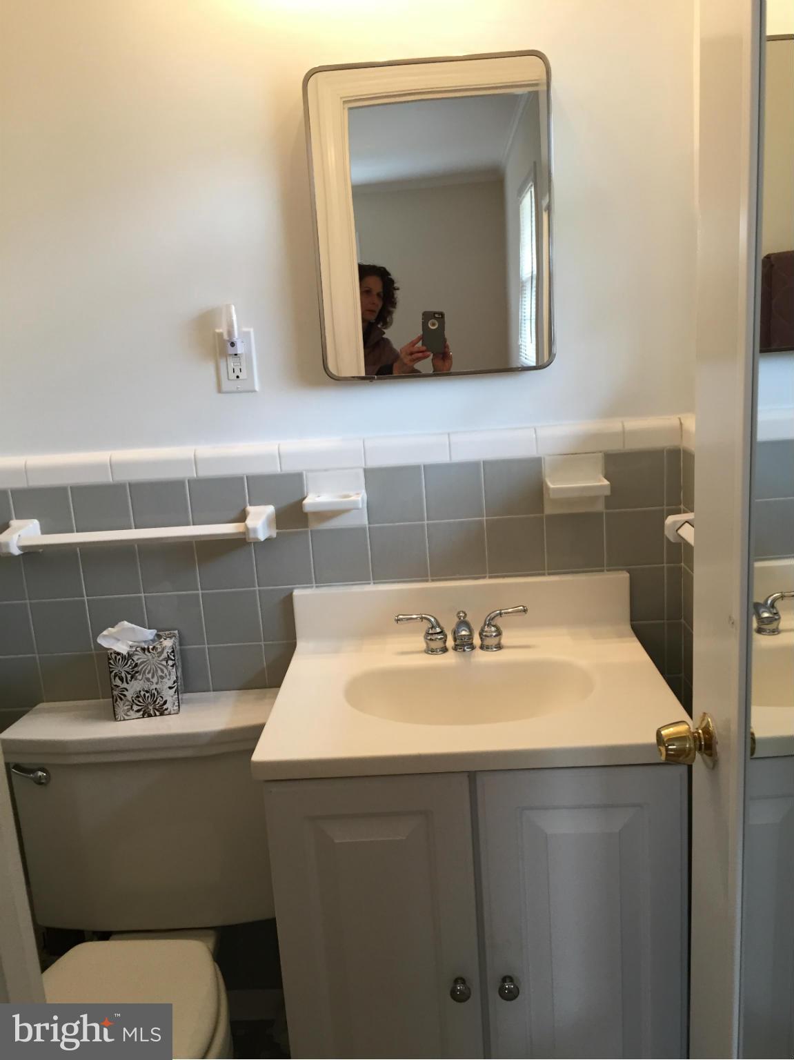 BROYHILLS MCLEAN ESTATES - Residential Lease