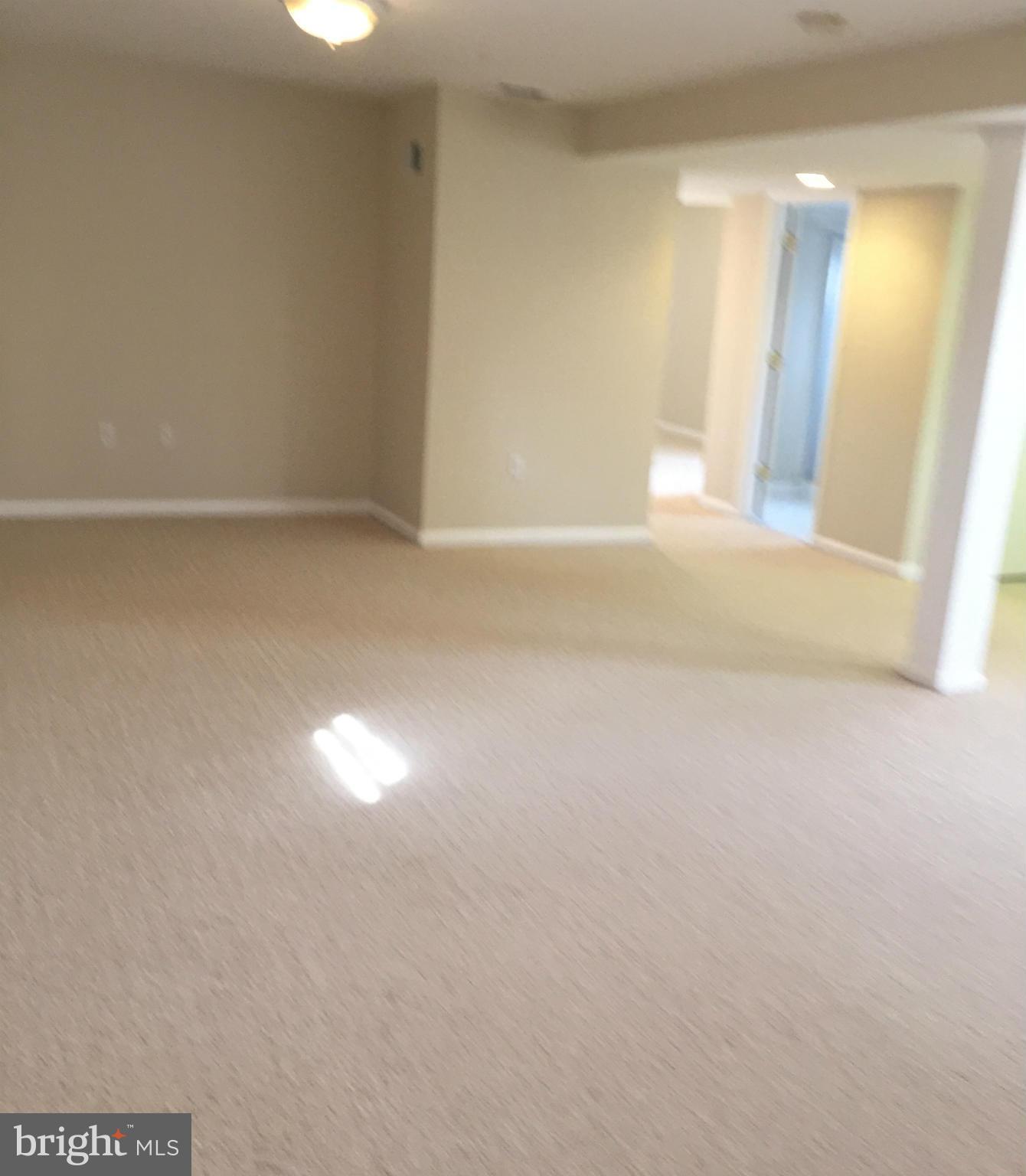 BROYHILLS MCLEAN ESTATES - Residential Lease