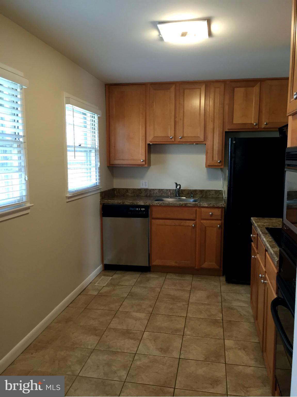 BROYHILLS MCLEAN ESTATES - Residential Lease