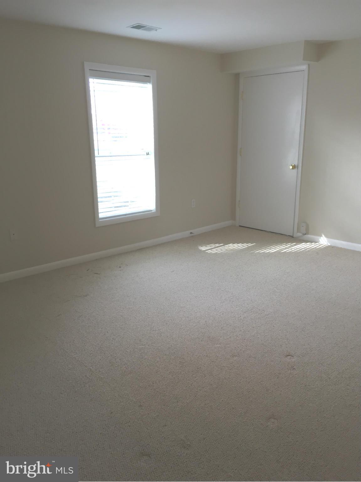 BROYHILLS MCLEAN ESTATES - Residential Lease