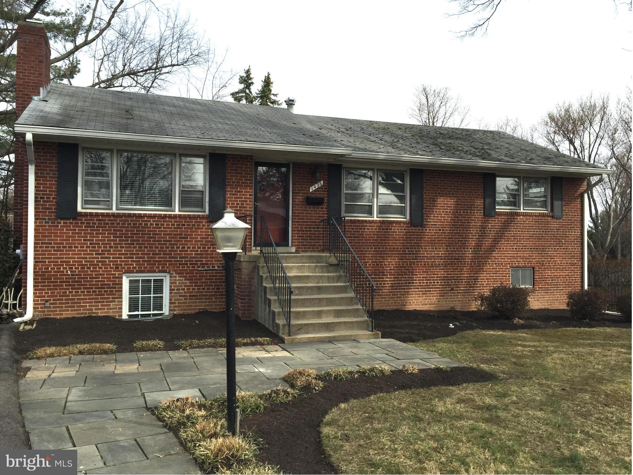 BROYHILLS MCLEAN ESTATES - Residential Lease