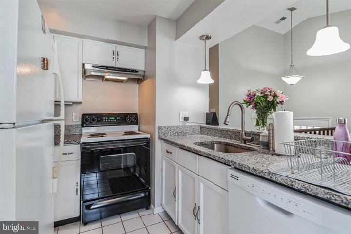 COURTBRIDGE - Residential Lease