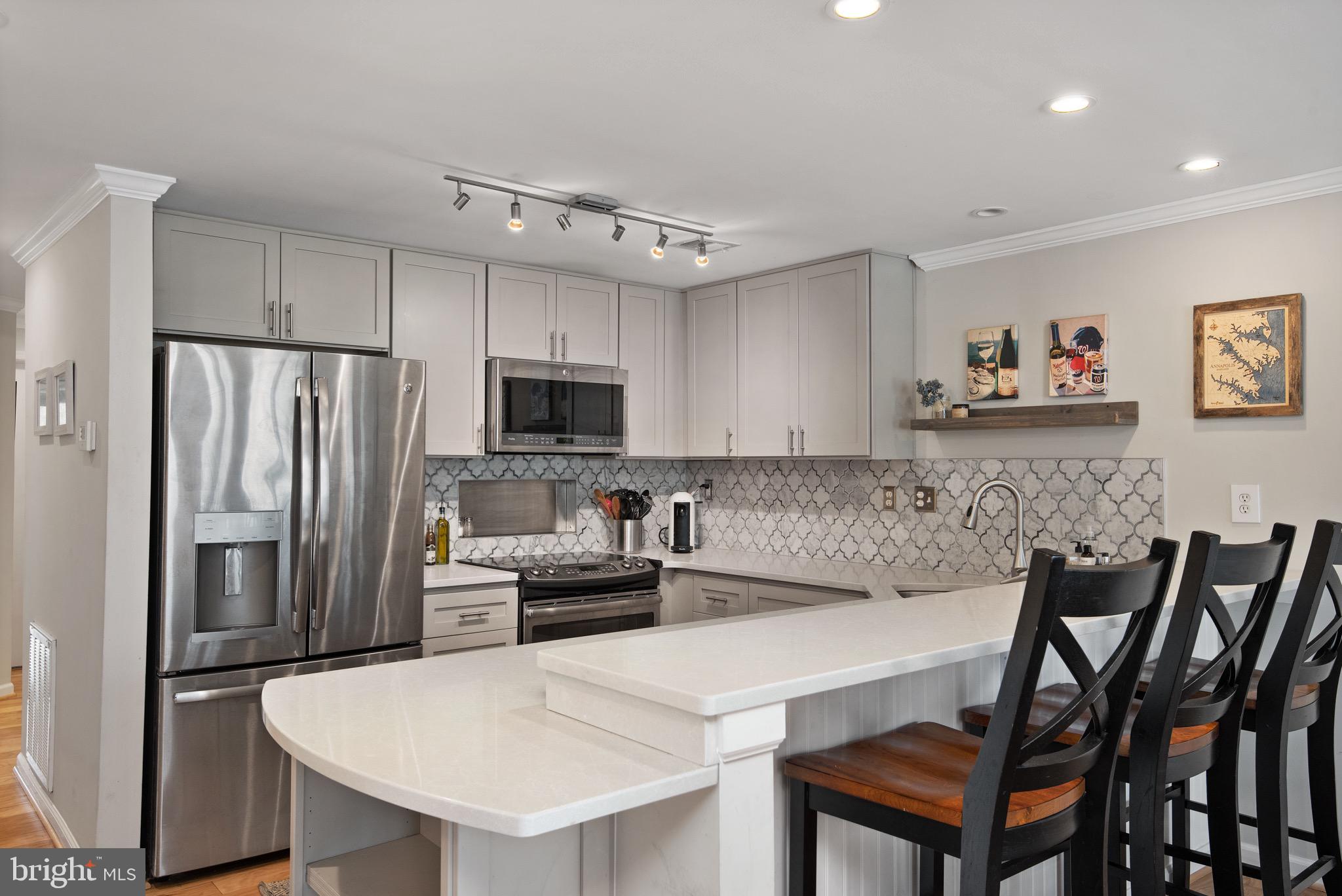 LAKE HERON CONDO - Residential