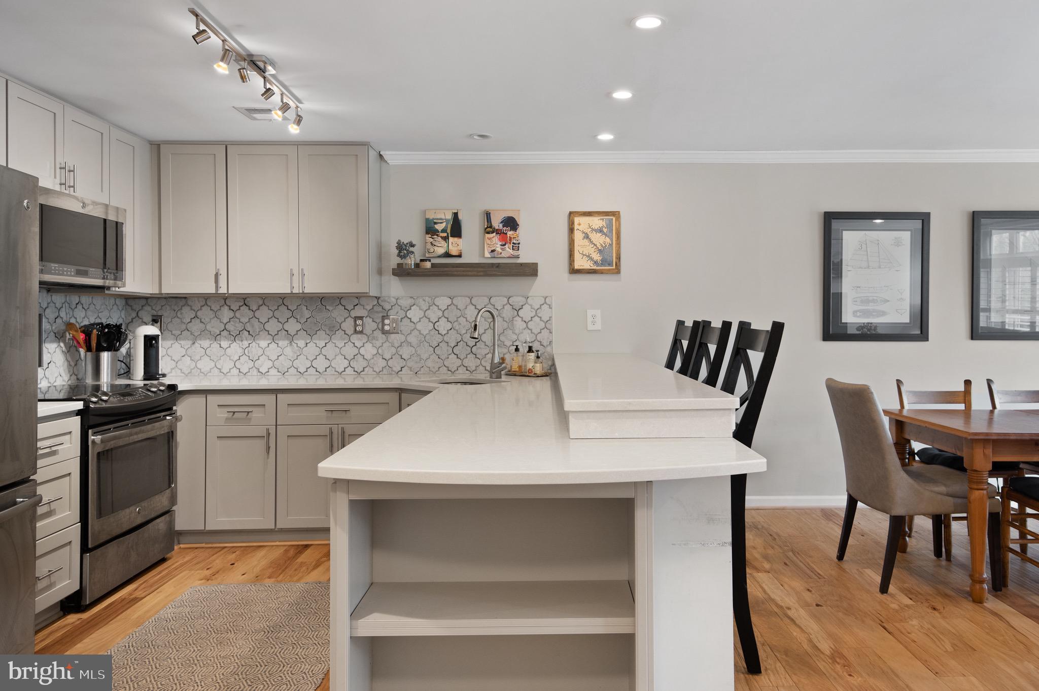 LAKE HERON CONDO - Residential