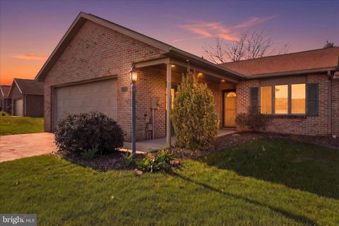 Townhouse For Sale - 312 Woodvale Drive<br/> Franklin County, CHAMBERSBURG, PA 17201