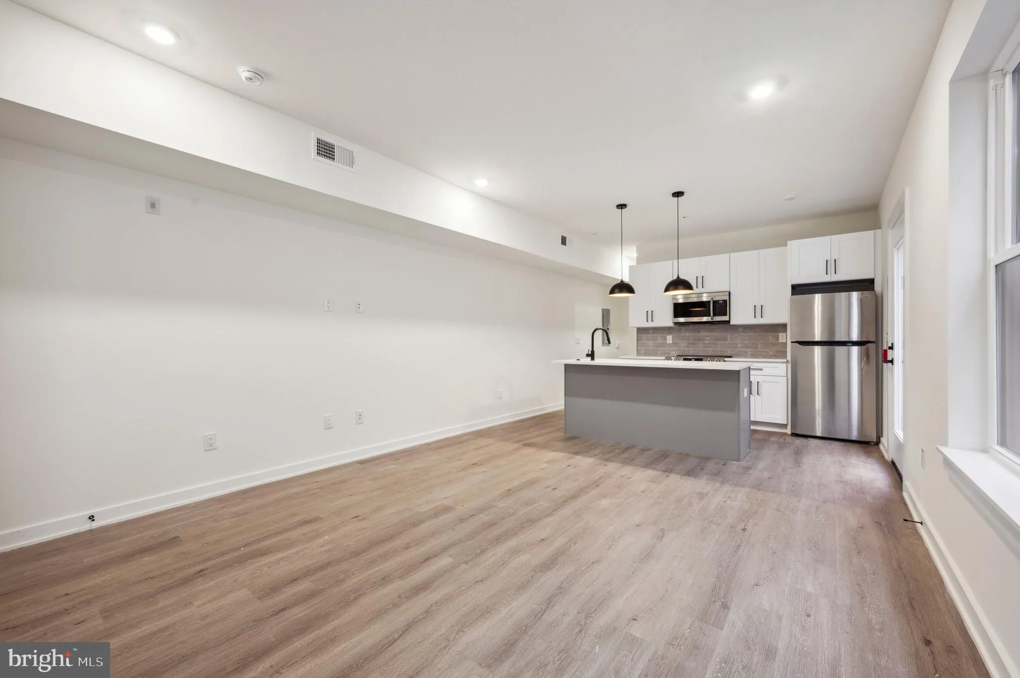 Philadelphia, Pennsylvania 19143, United States, ,Commercial,Active,28783