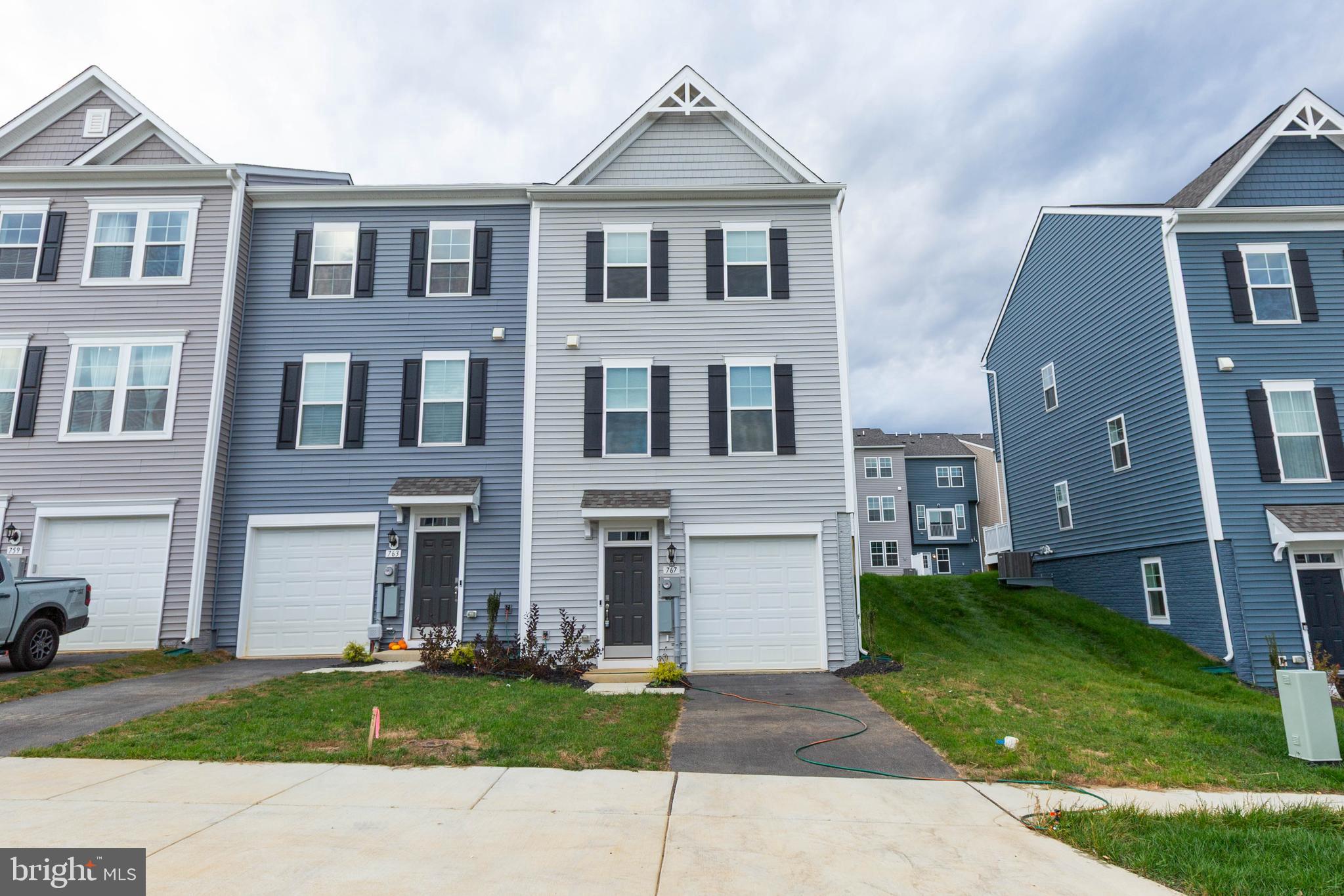 HUNTFIELD - Residential Lease