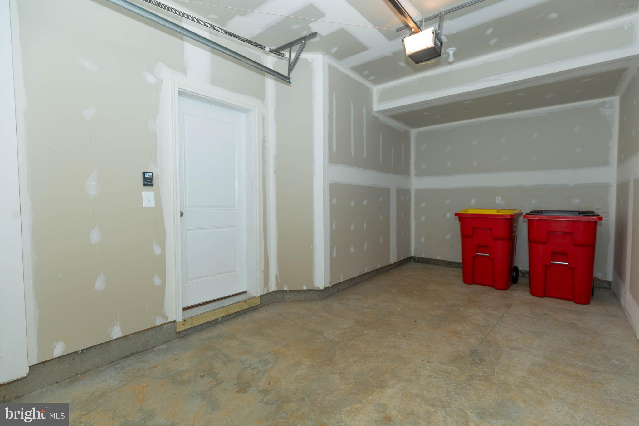 HUNTFIELD - Residential Lease