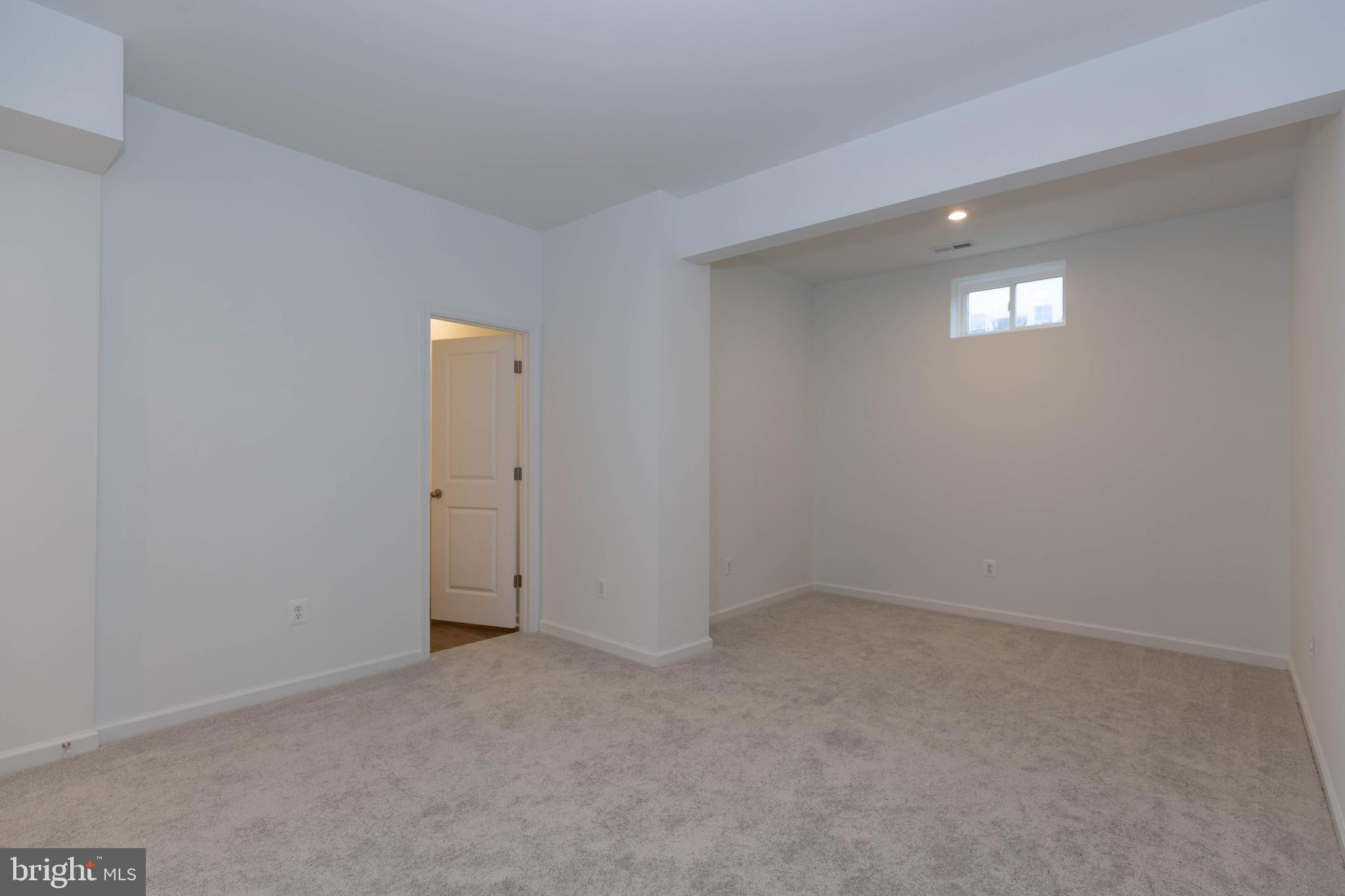 HUNTFIELD - Residential Lease