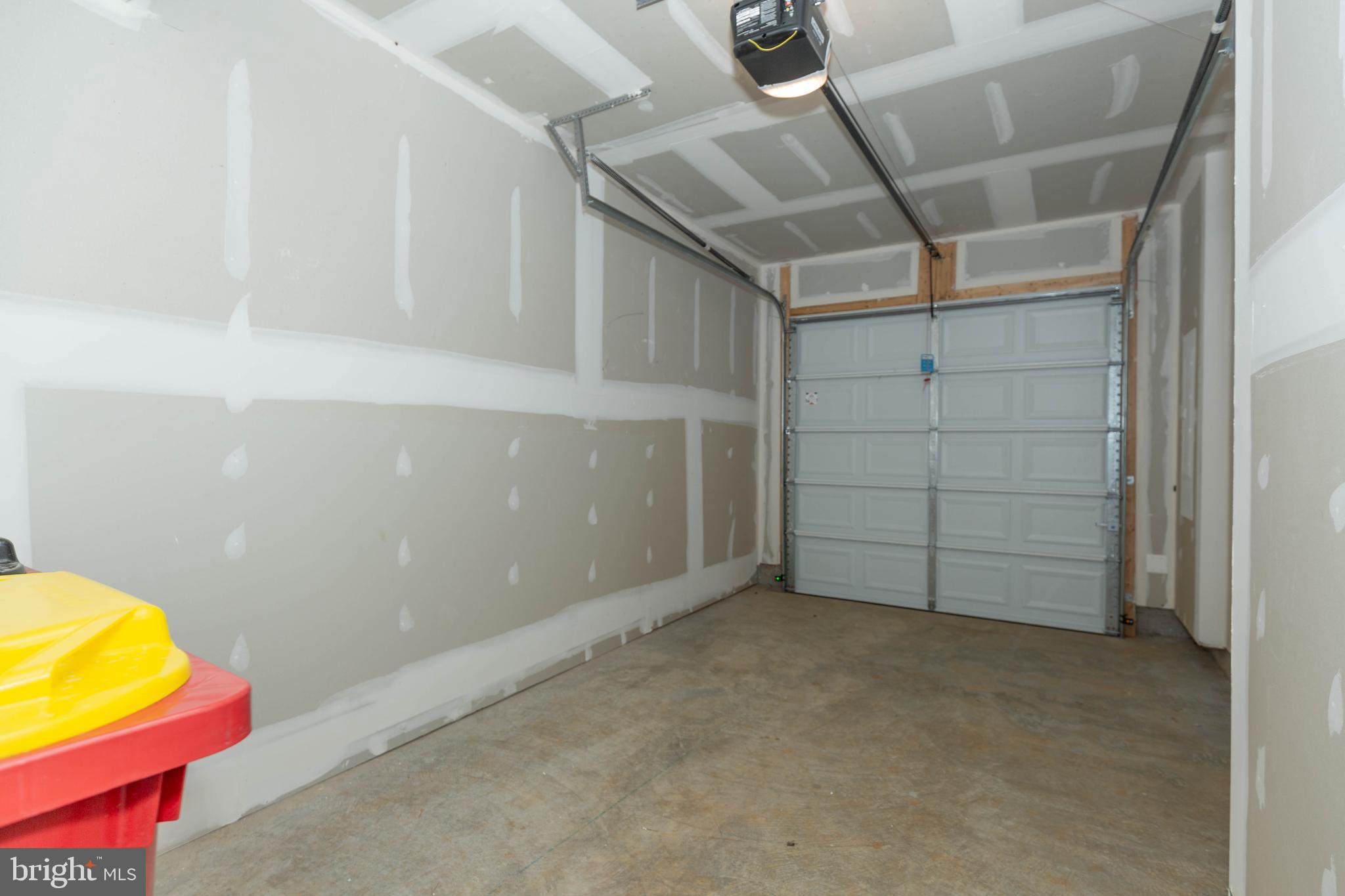 HUNTFIELD - Residential Lease