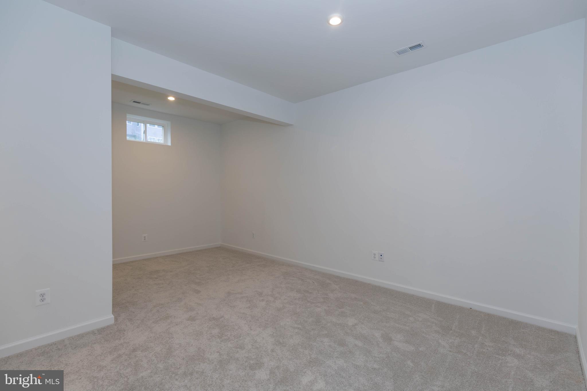 HUNTFIELD - Residential Lease