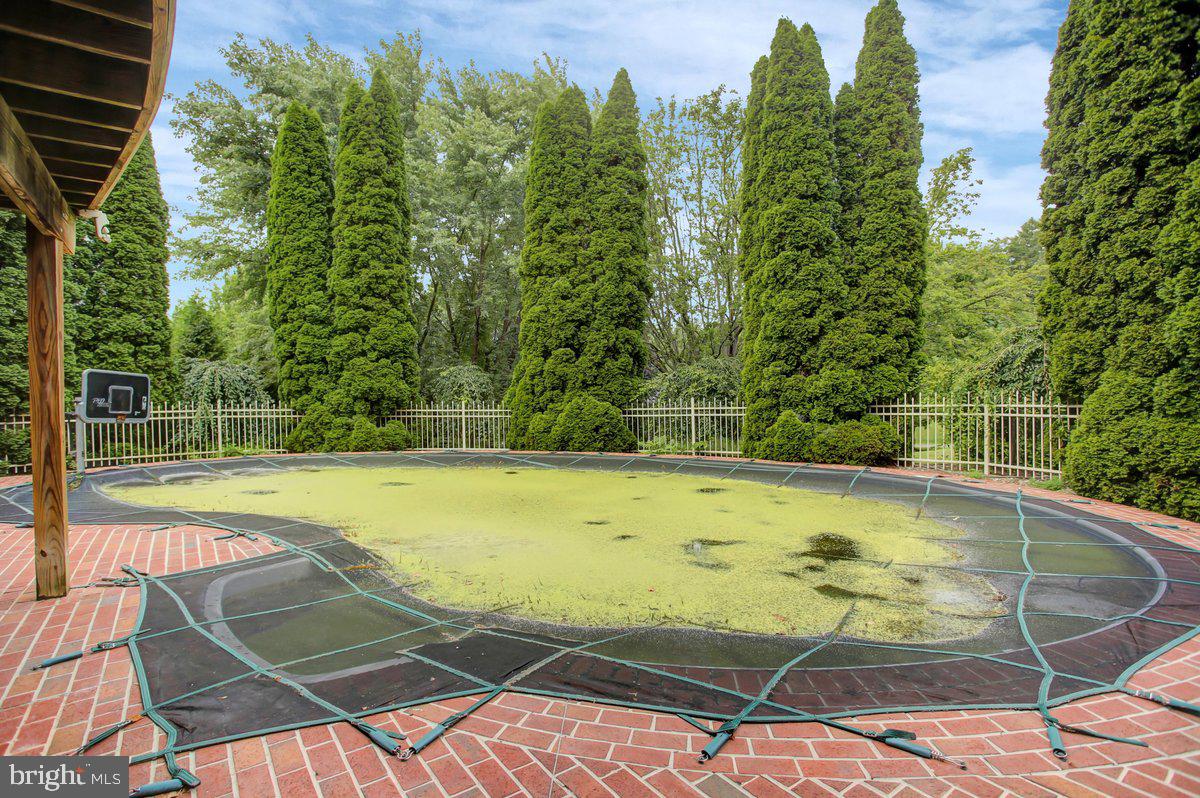 SOUTH GUILFORD HILLS - Residential