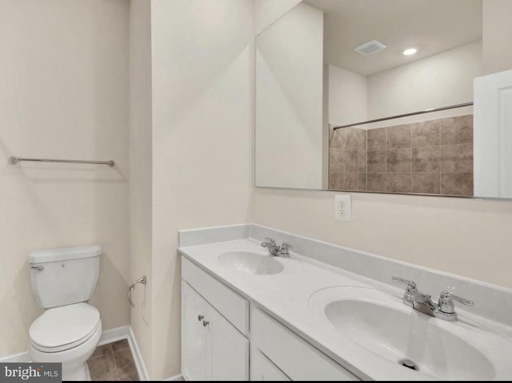 RED CLOVER MEADOWS - Residential Lease