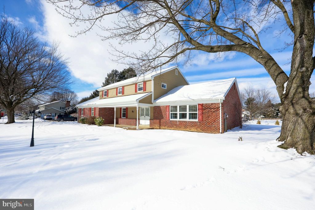 Photo of 7 Blaine Avenue, LEOLA, PA 17540 (MLS # PALA2063260)