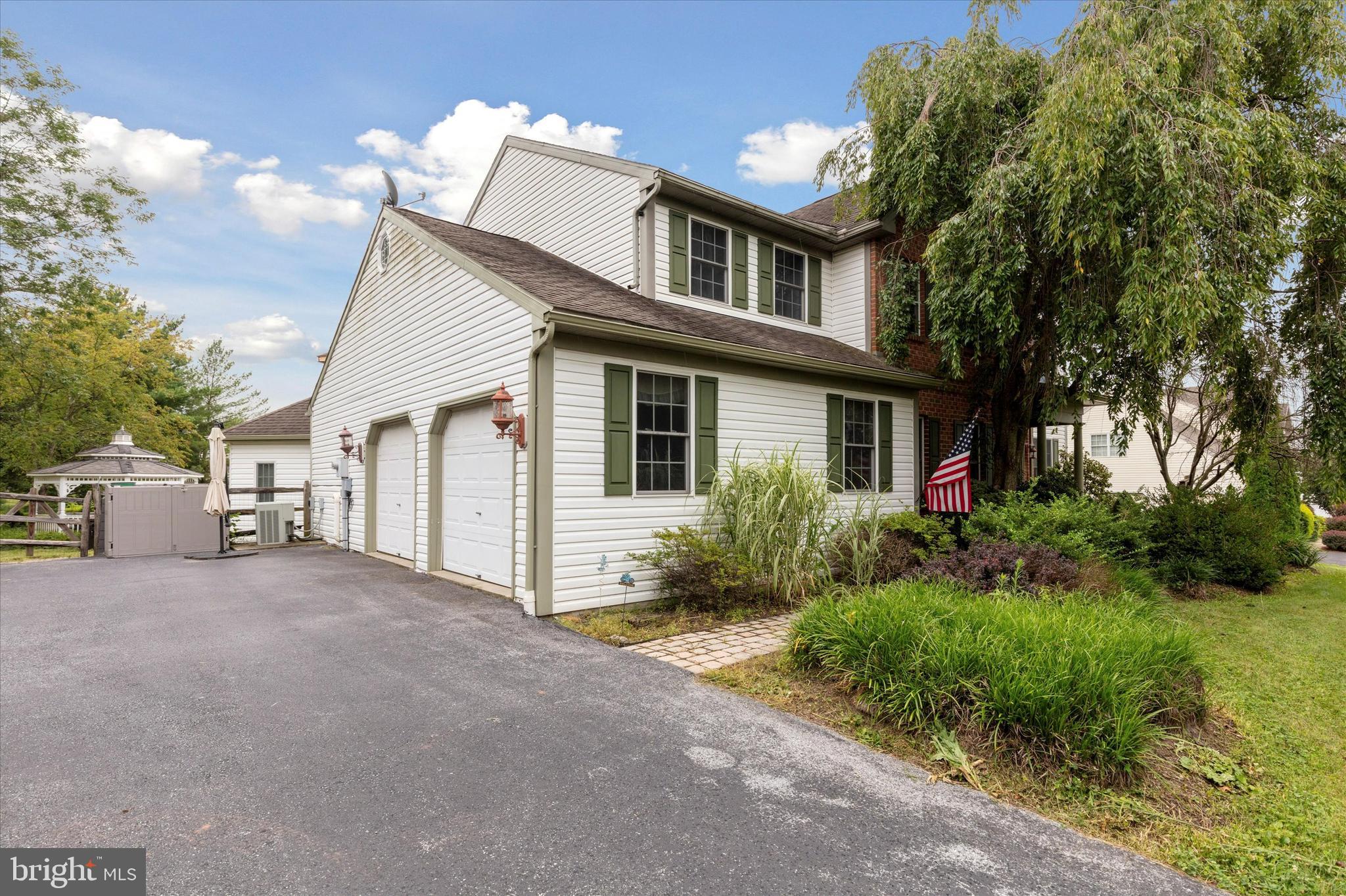 WOODS EDGE - Residential