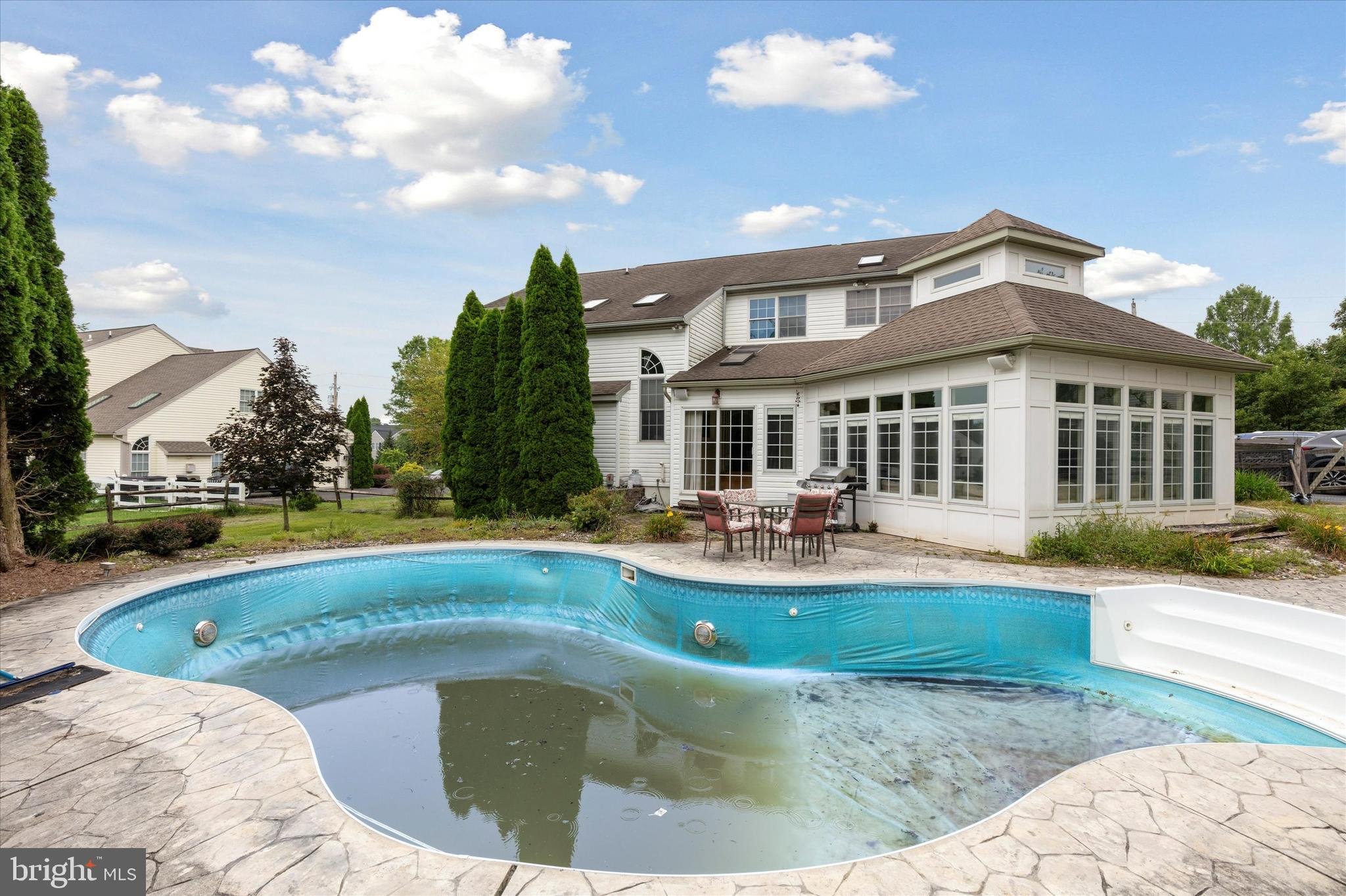 WOODS EDGE - Residential