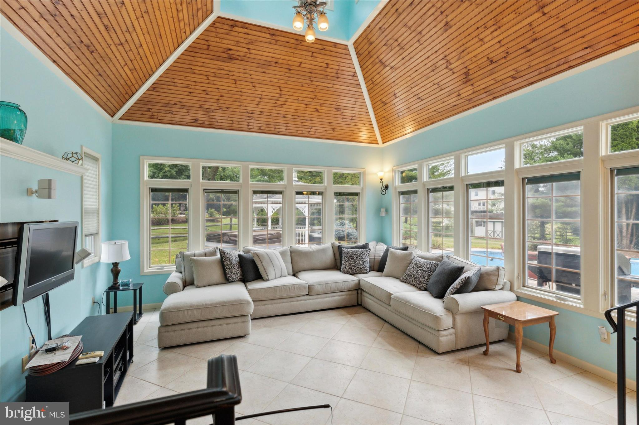 WOODS EDGE - Residential