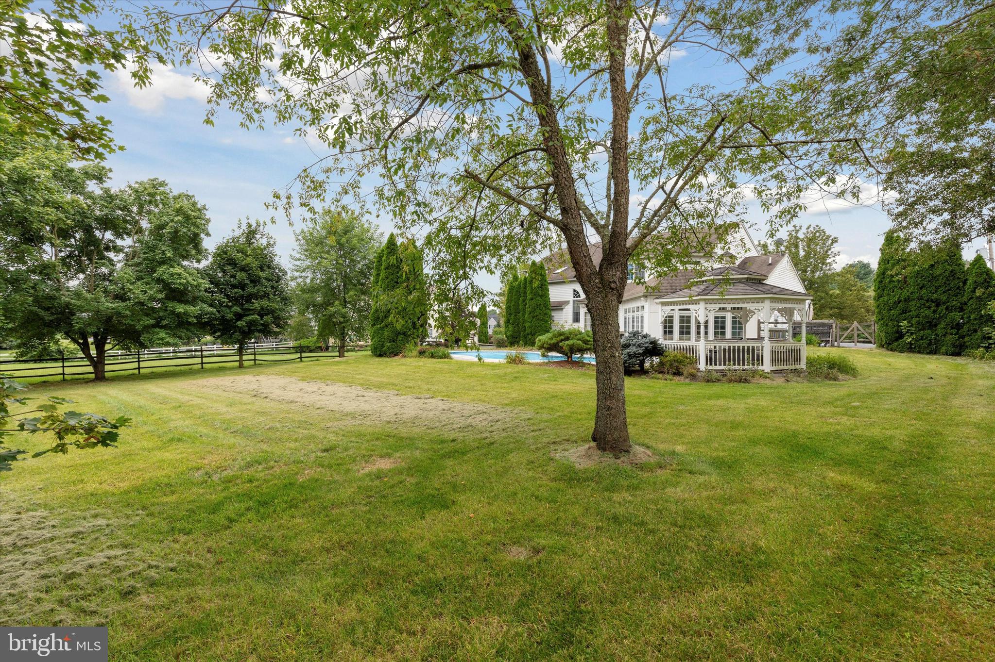 WOODS EDGE - Residential