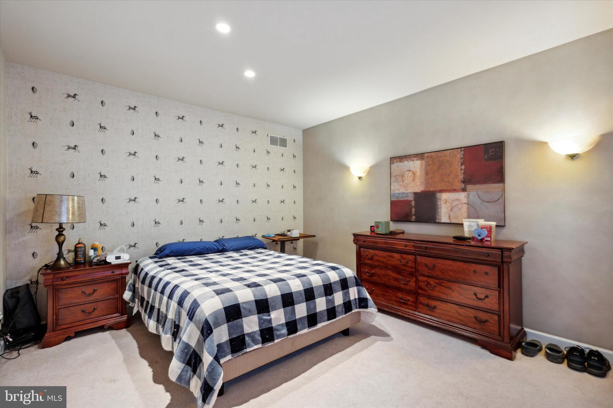 WOODS EDGE - Residential