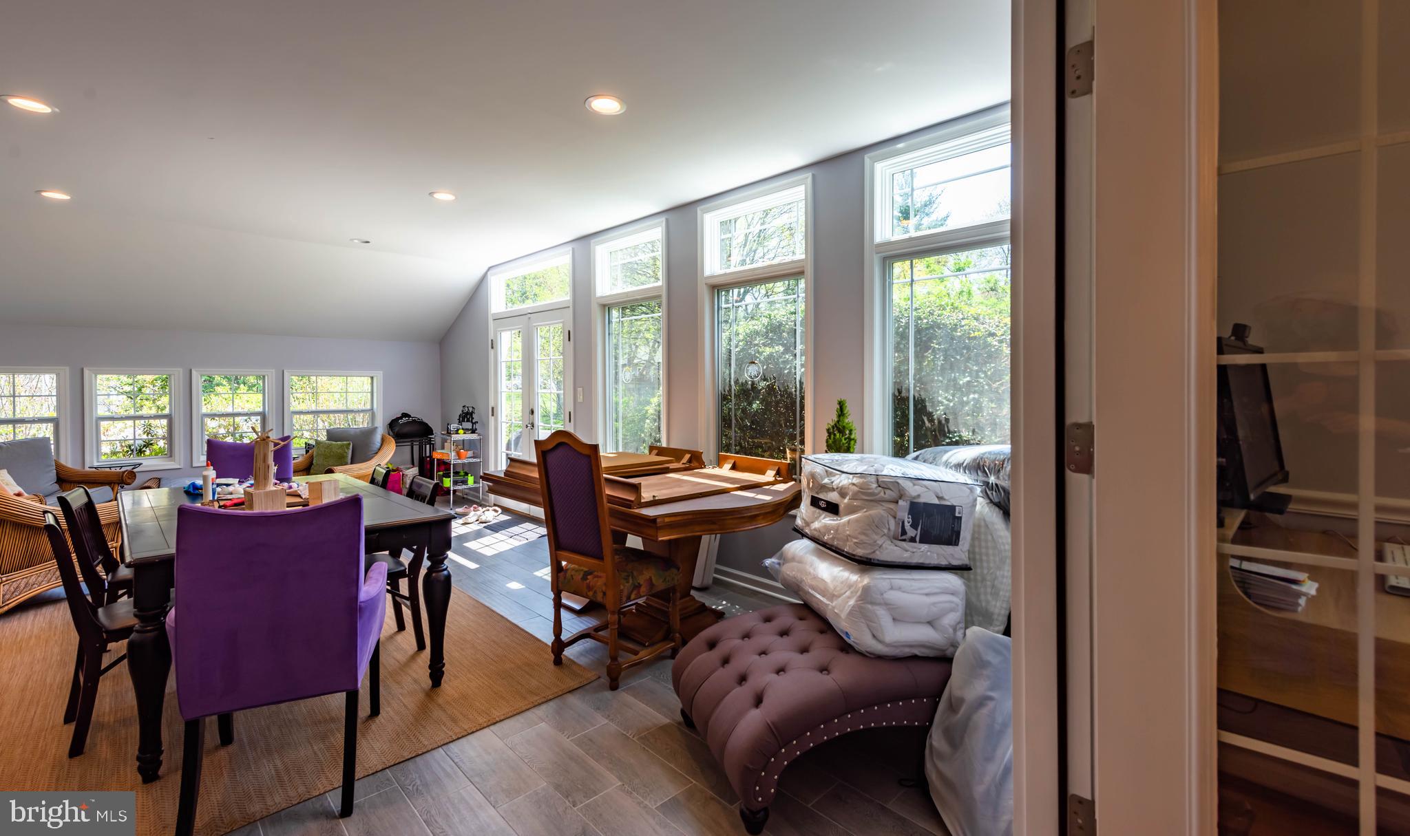 LOCUST HILL - Residential Lease