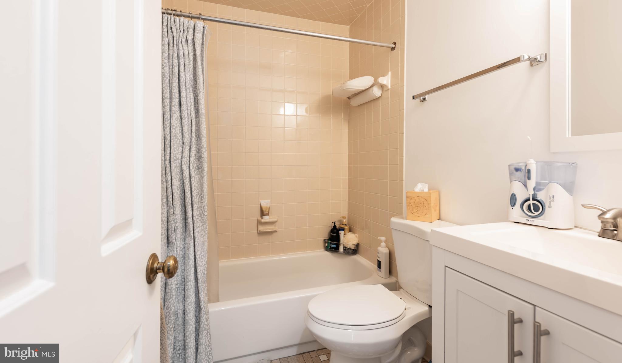 LOCUST HILL - Residential Lease