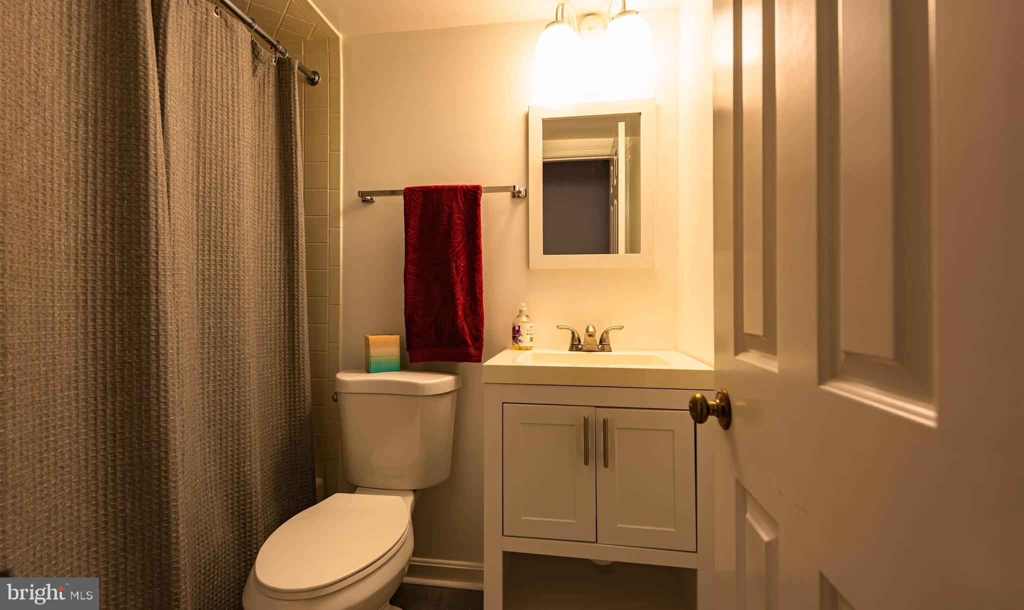 LOCUST HILL - Residential Lease