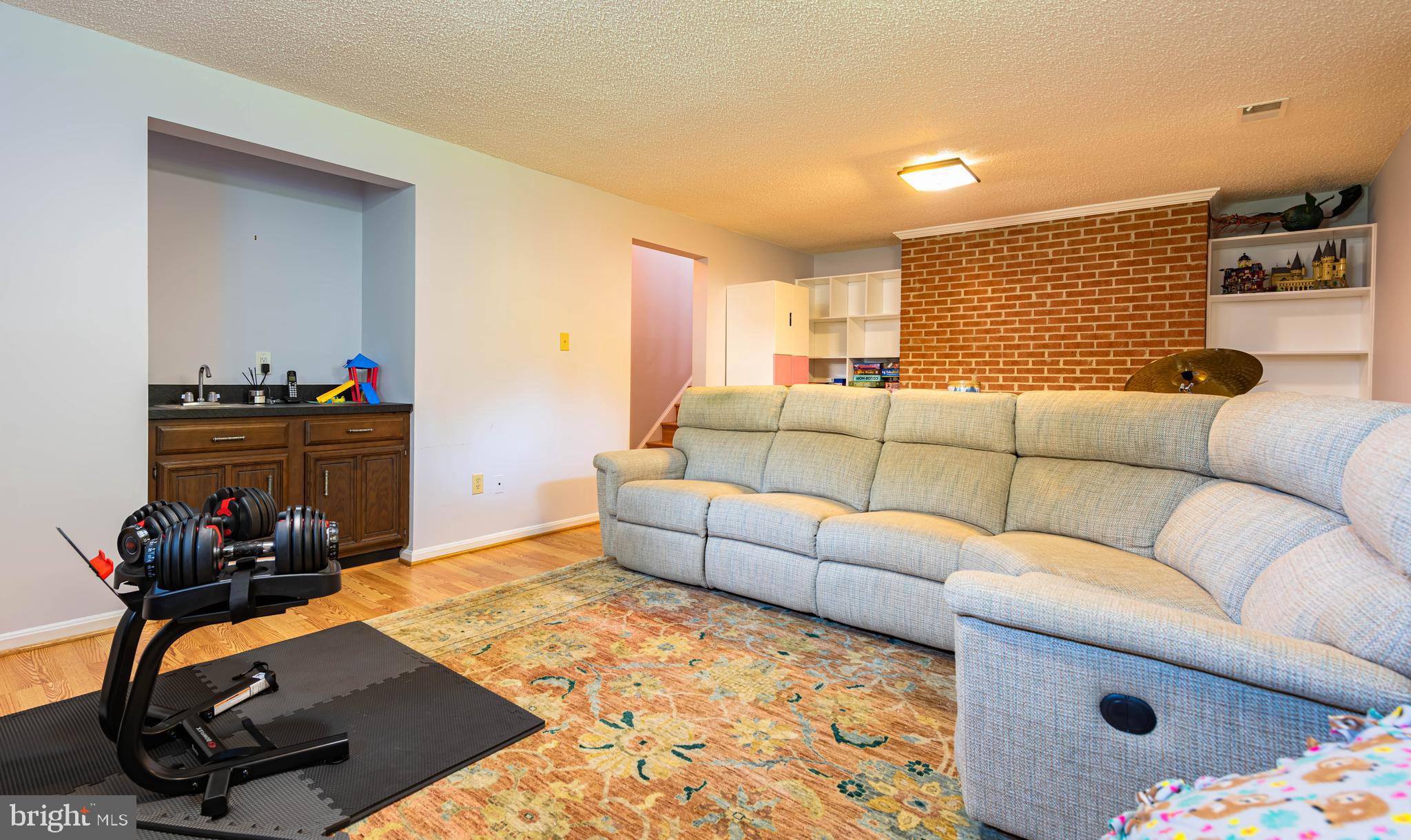 LOCUST HILL - Residential Lease