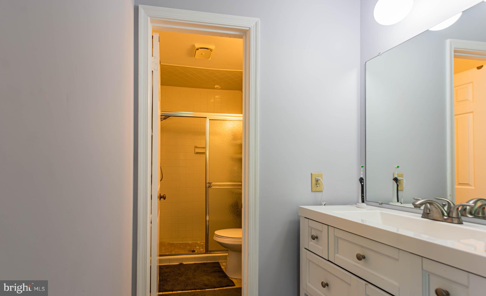 LOCUST HILL - Residential Lease