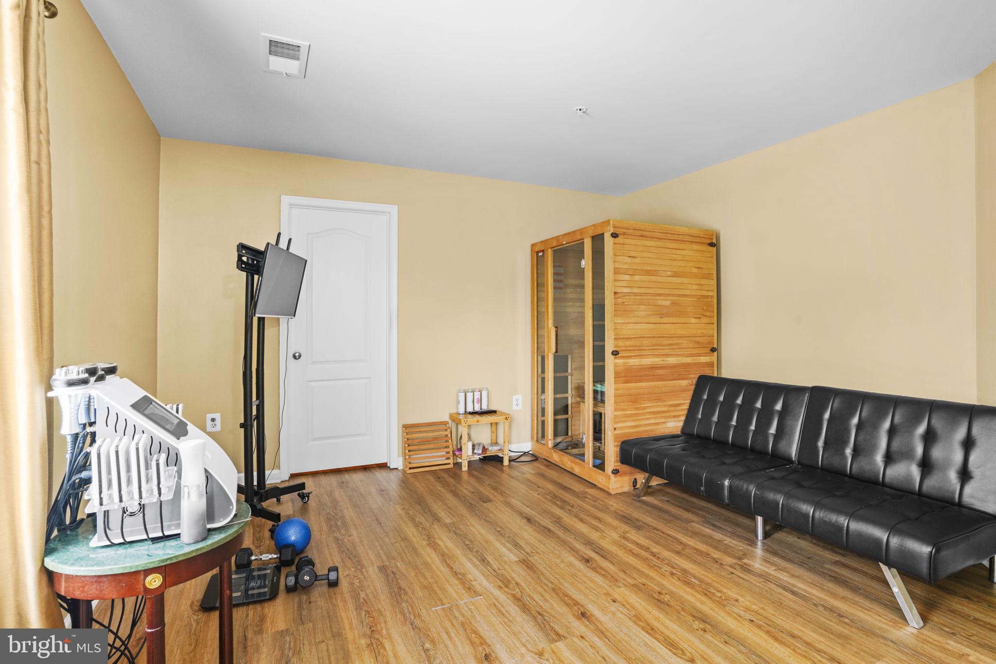 ST JAMES - Residential