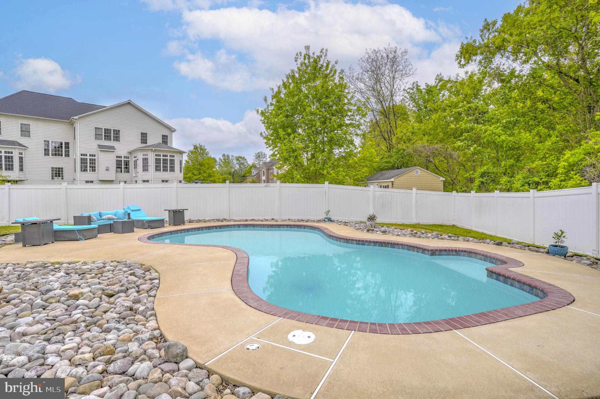 1507 SAINT ALBANS LANE