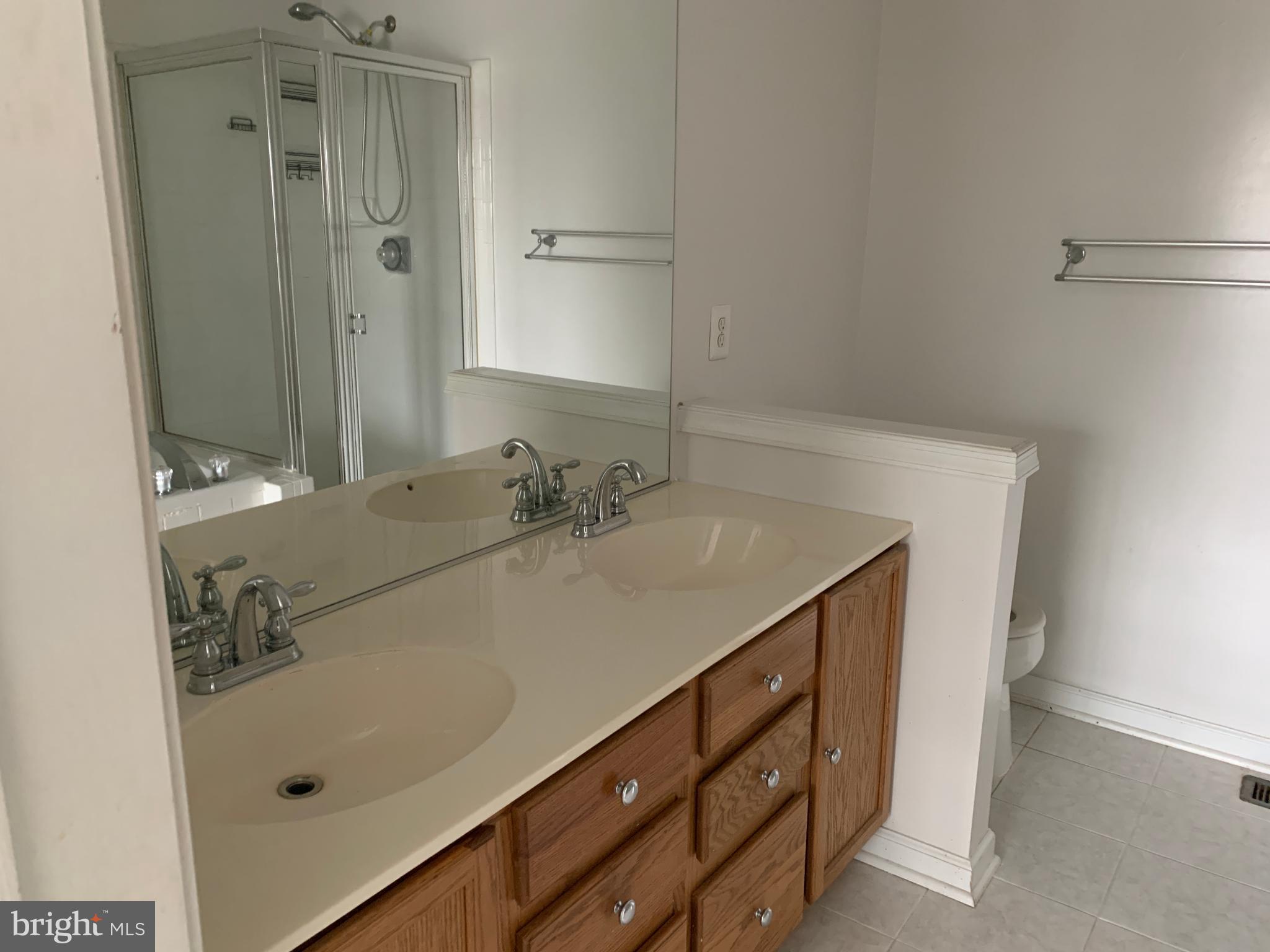 GUNSTON COMMONS - Residential Lease