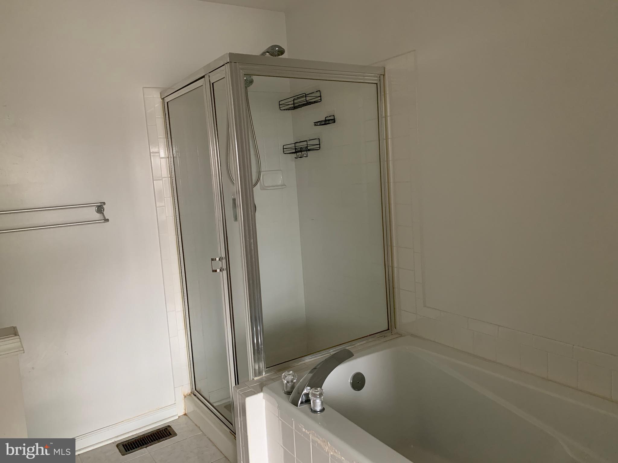 GUNSTON COMMONS - Residential Lease