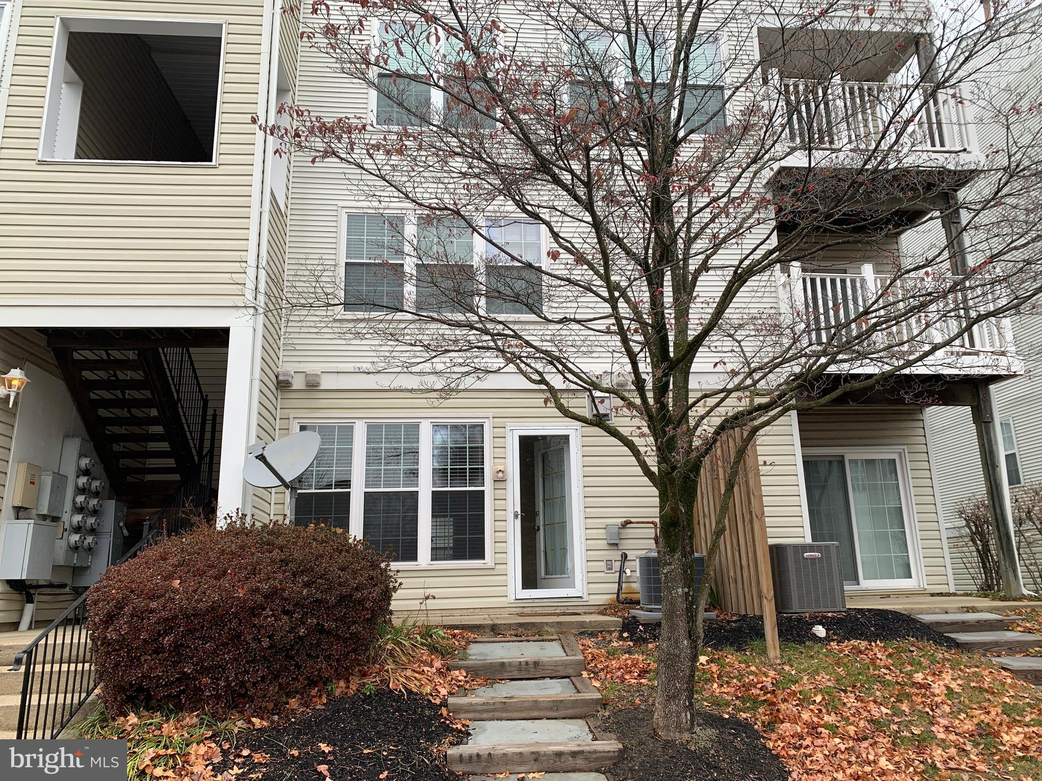 GUNSTON COMMONS - Residential Lease