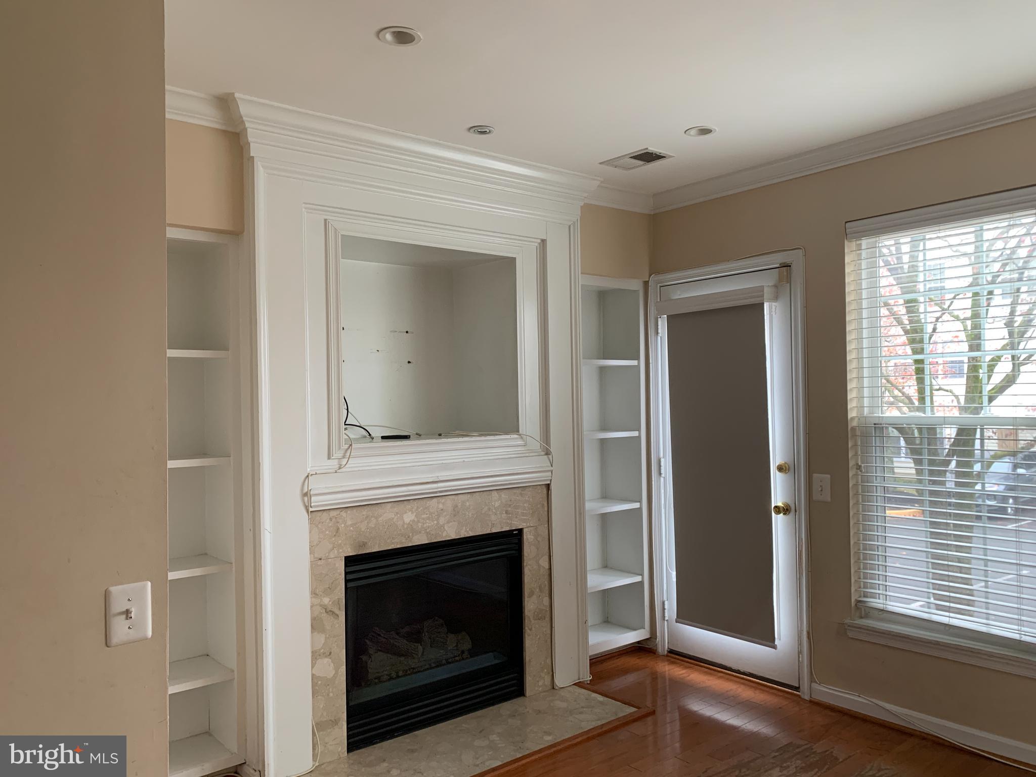 GUNSTON COMMONS - Residential Lease