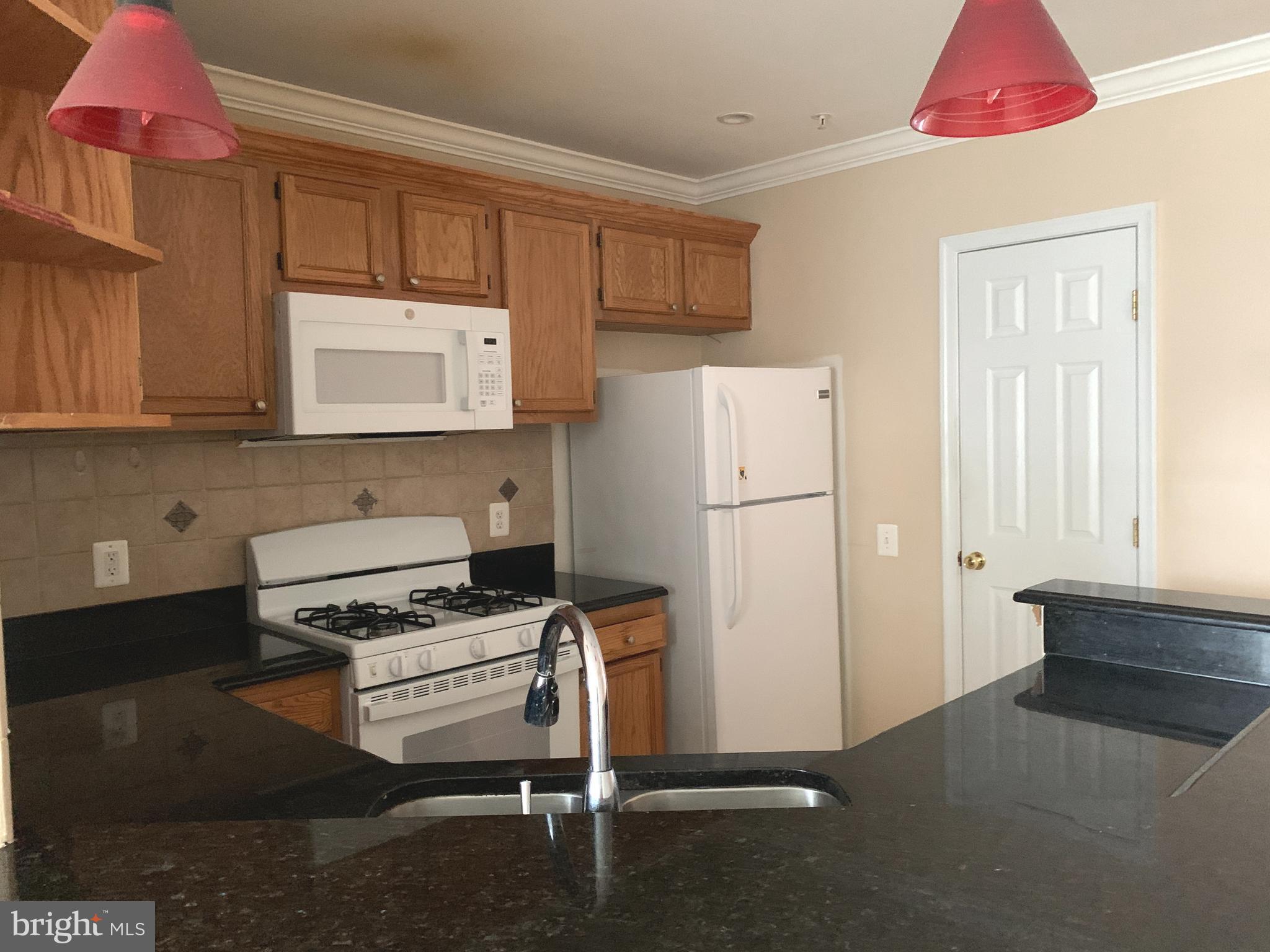 GUNSTON COMMONS - Residential Lease