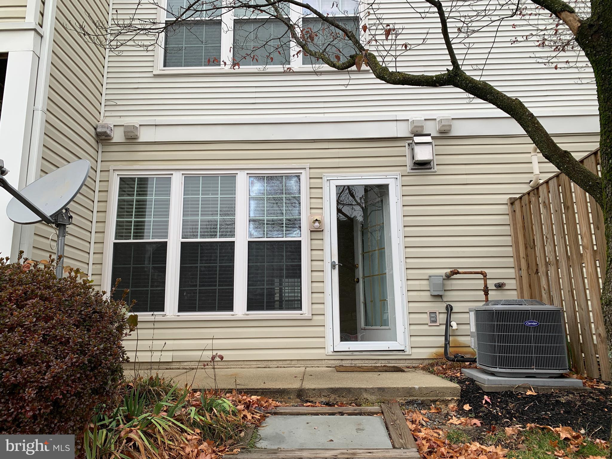 GUNSTON COMMONS - Residential Lease