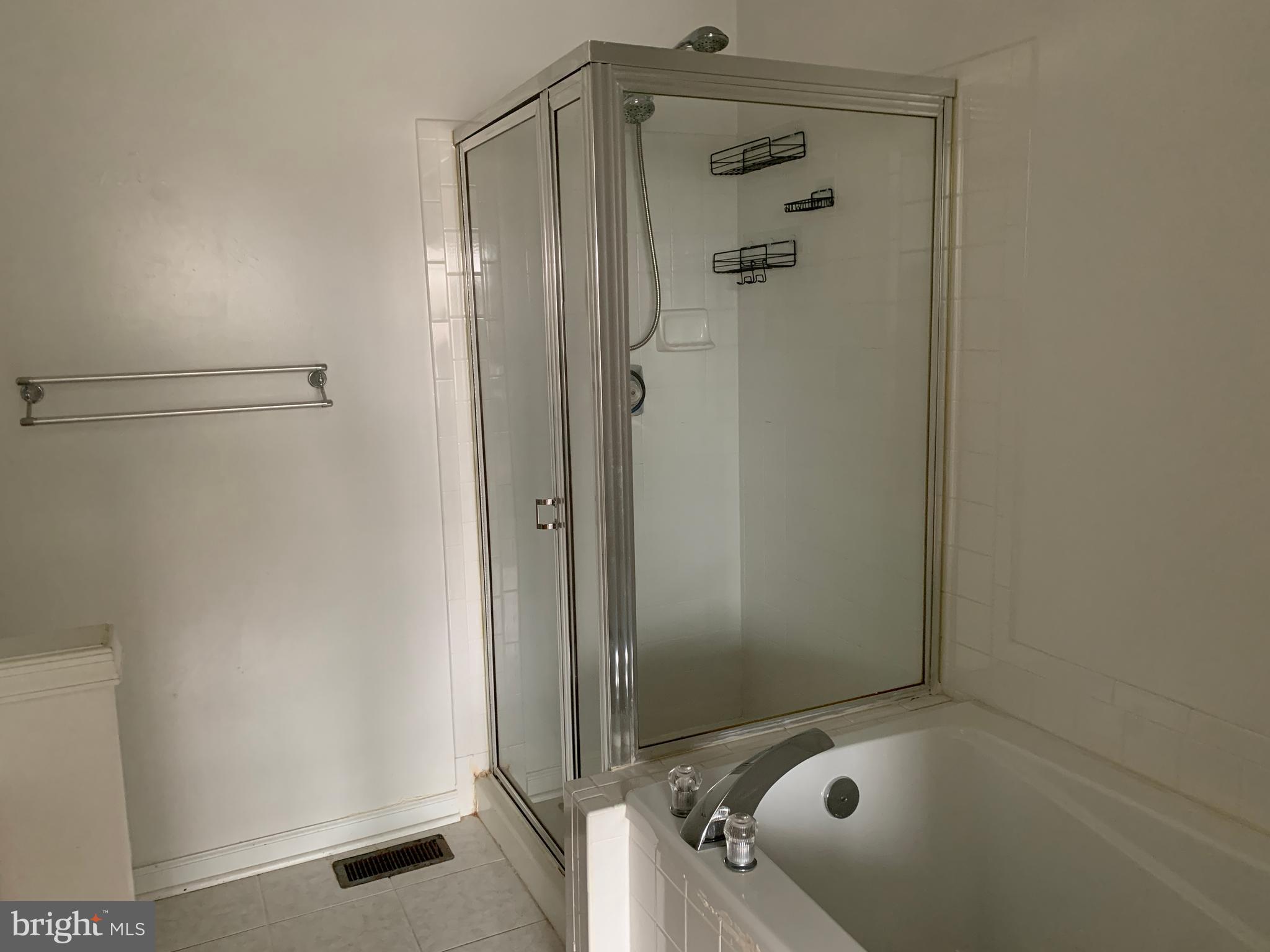 GUNSTON COMMONS - Residential Lease