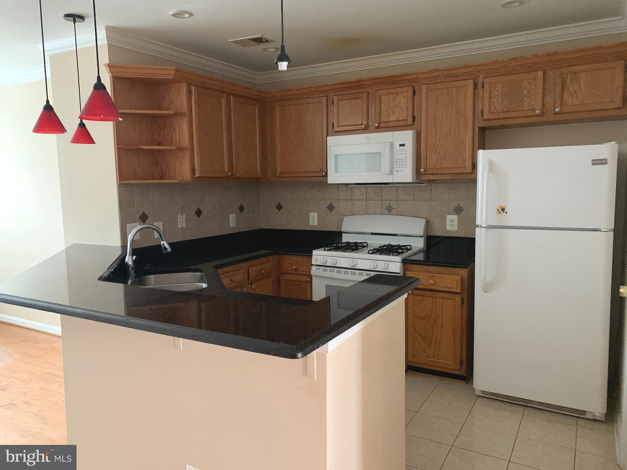 GUNSTON COMMONS - Residential Lease