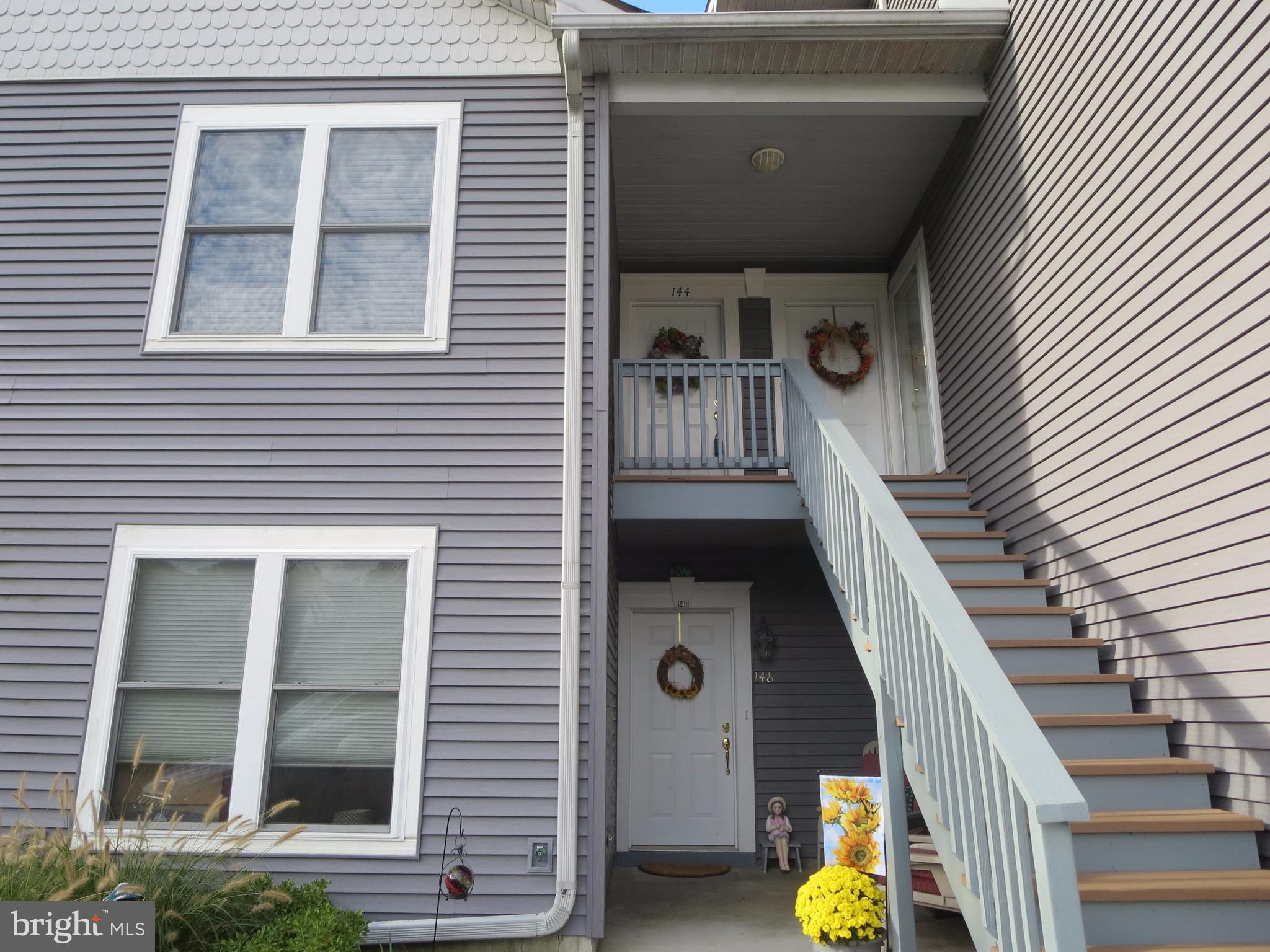 Lovely 3 bedroom, 2 bath condo in water oriented North East Isles. NEI offers boat ramp & storage, beach, picnic area, tennis, pool. Perfect primary or vacation home. One level unit, move-in condition. 35' boat slip available for 10k with a full price offer. Affordable living; condo and boat slip for under $195k. This is your chance to live your dream!
