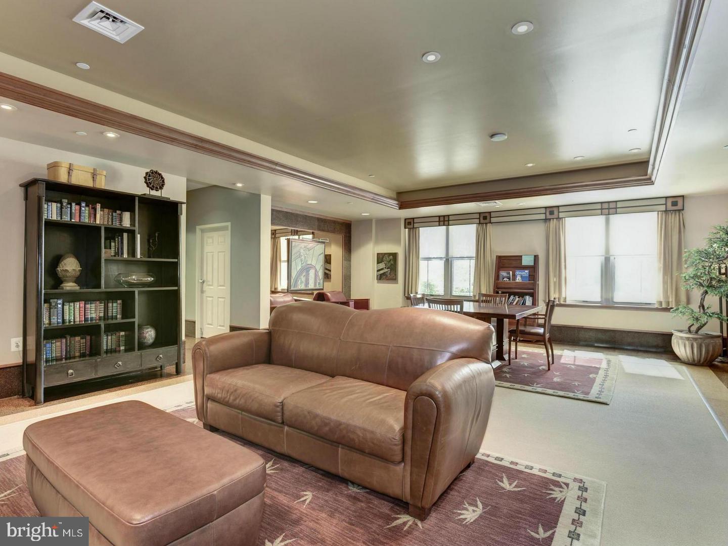 CARLTON HOUSE - Residential