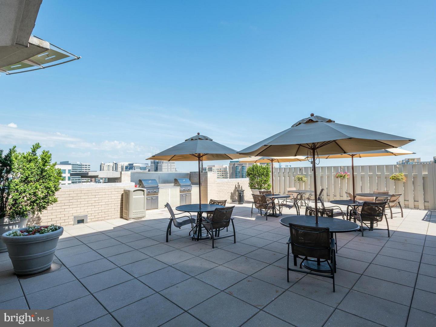 CARLTON HOUSE - Residential