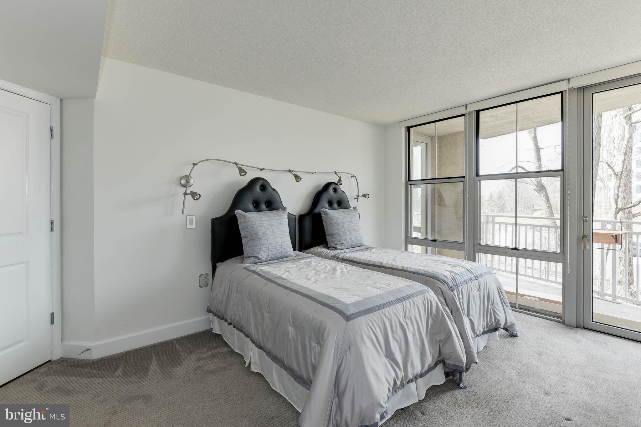 CARLTON HOUSE - Residential