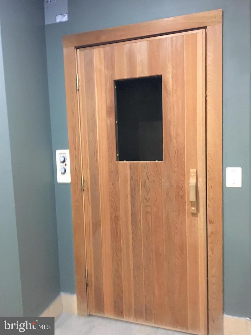 CARLTON HOUSE - Residential