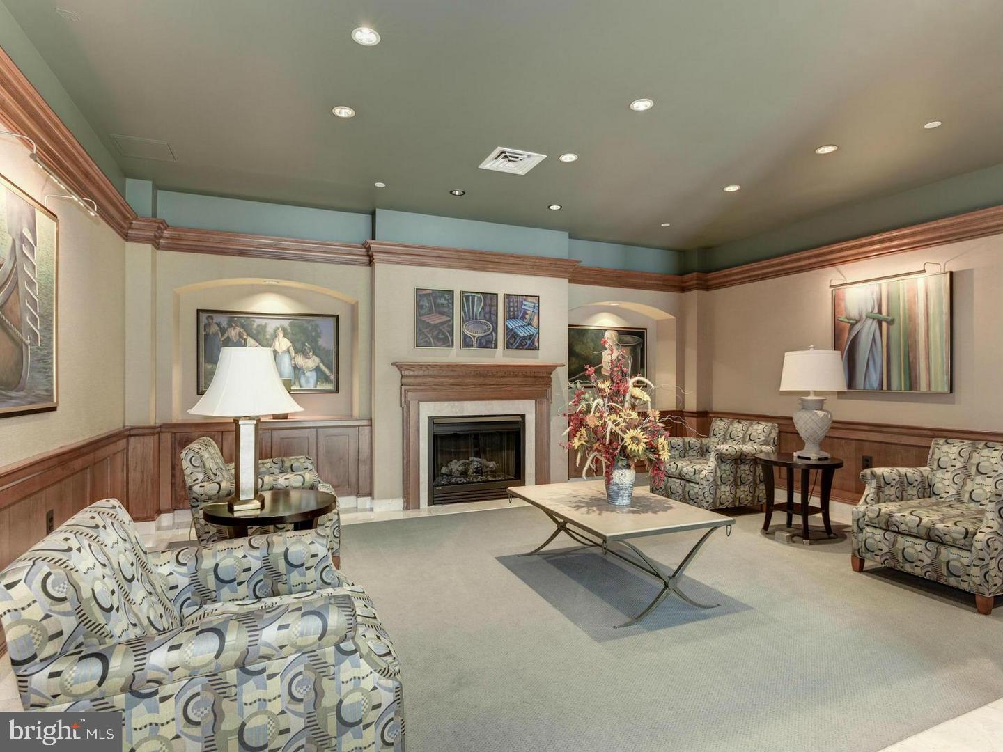 CARLTON HOUSE - Residential