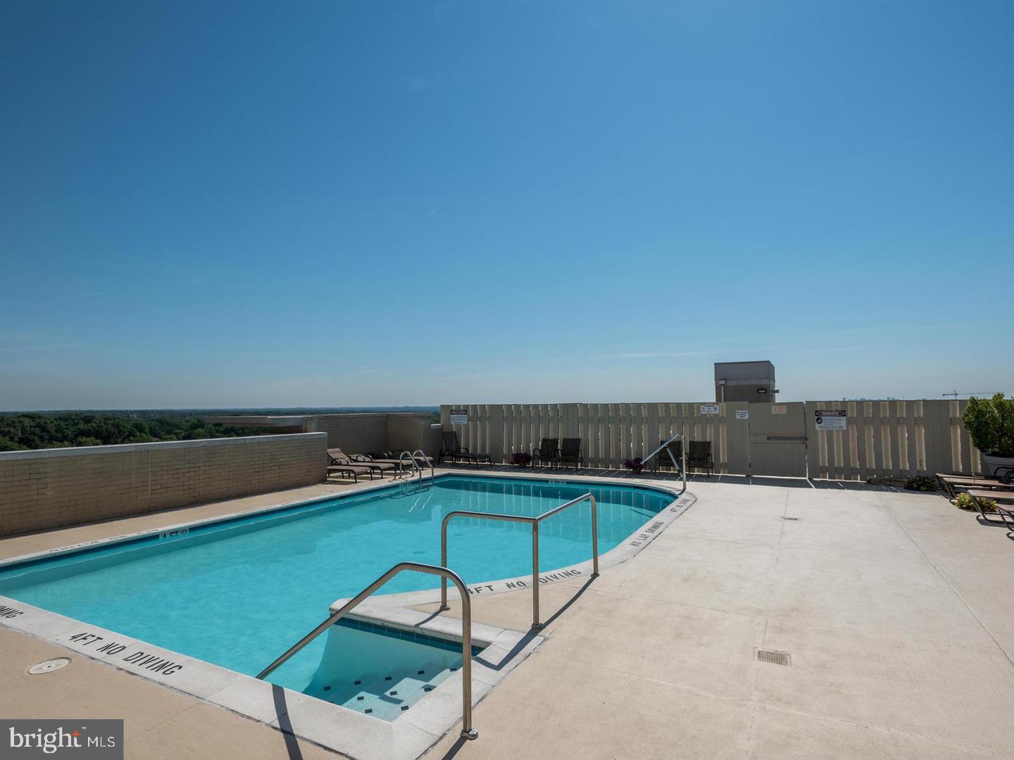 CARLTON HOUSE - Residential