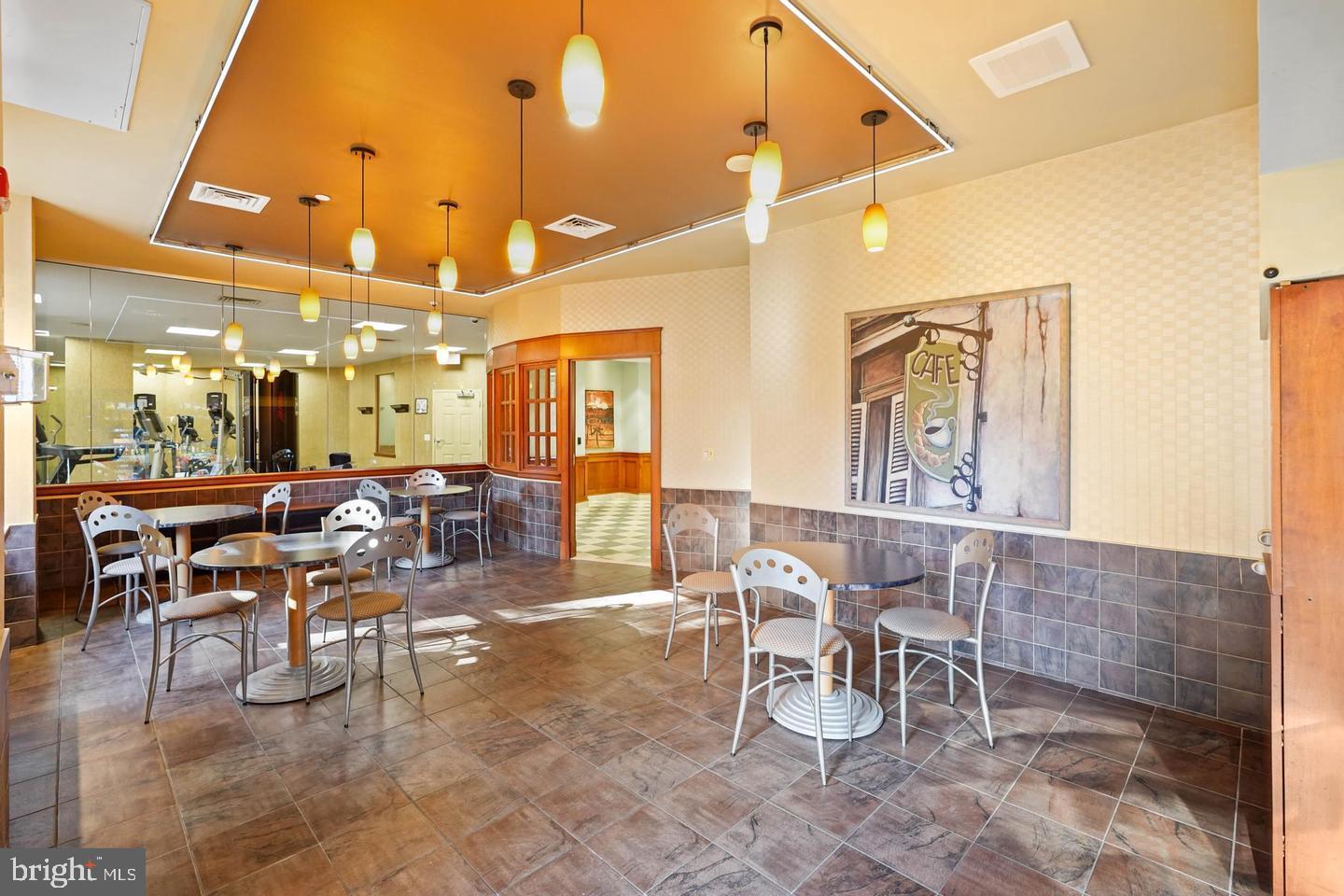 CARLTON HOUSE - Residential